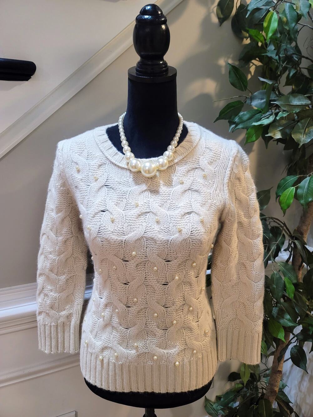 Ann Taylor Pullover Sweater Women's Medium Cream Embellished Pearl Ribbed Hem